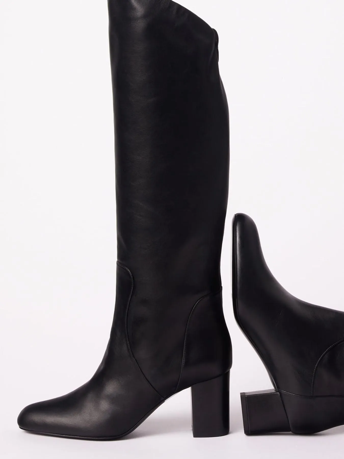 Bottes à talons noires en cuir