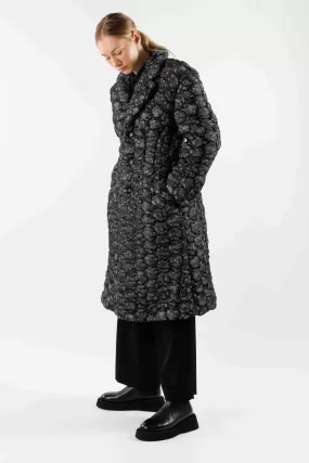 Manteau long matelassé et brodé