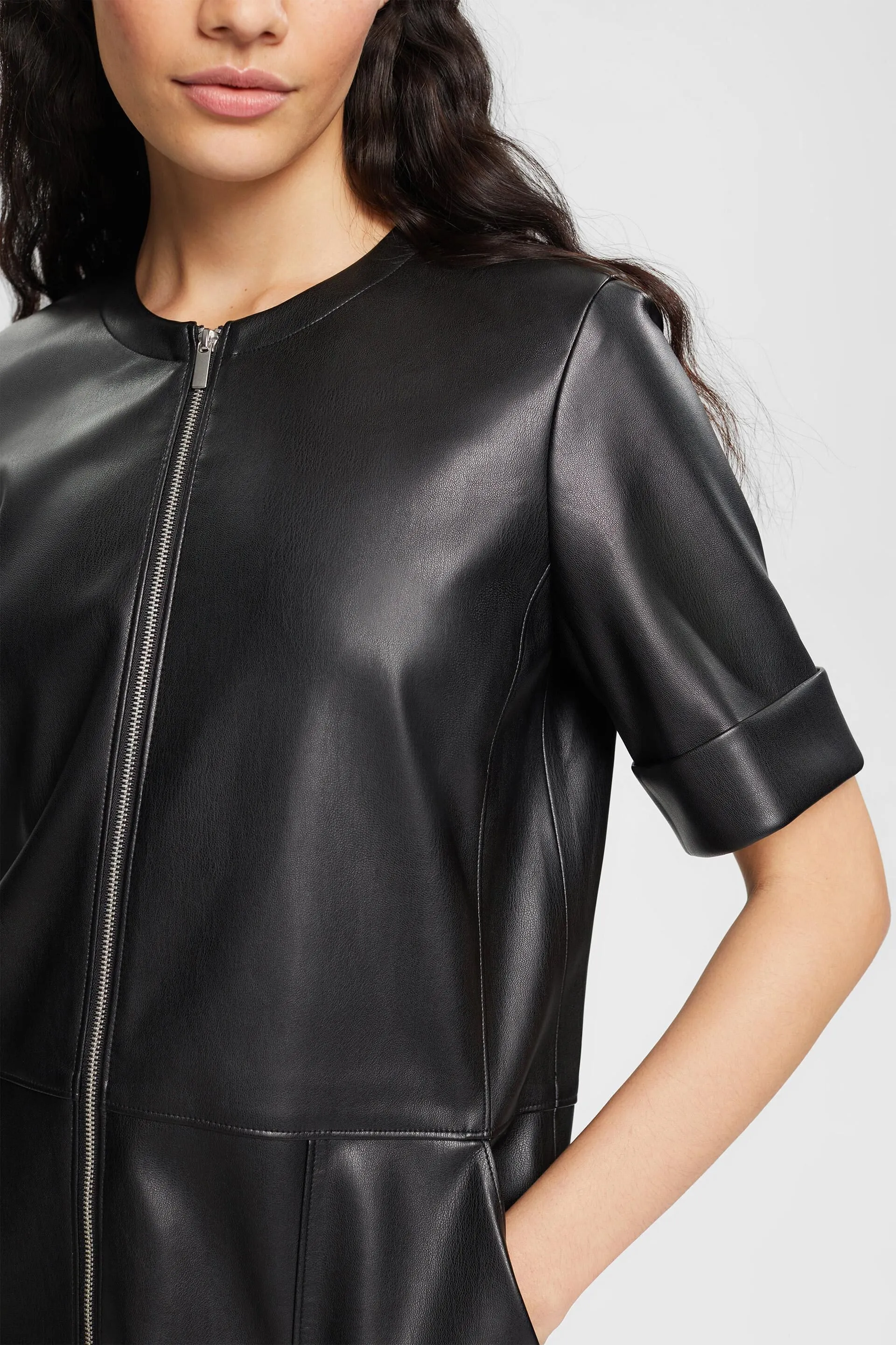 Mini-robe en similicuir