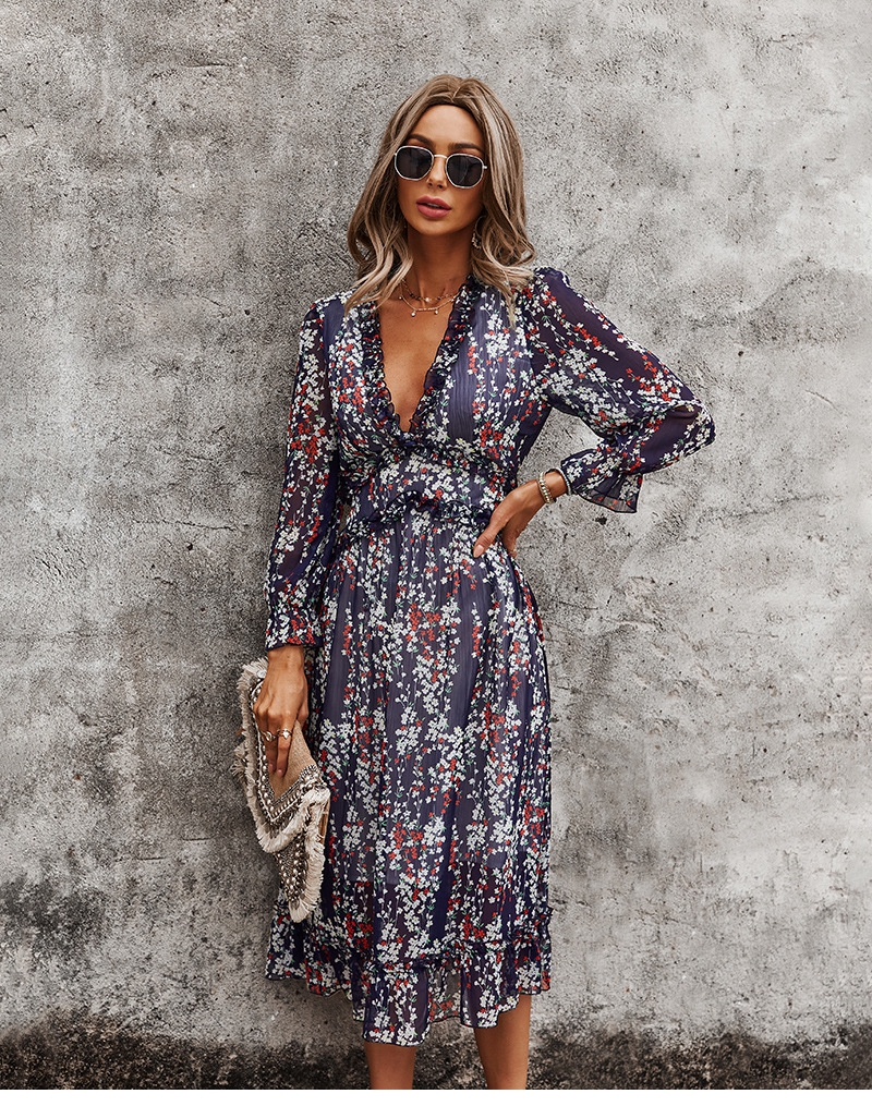 Robe fleurie en mousseline de soie bleue et col en V à manches papillon | Tendance Fleurie