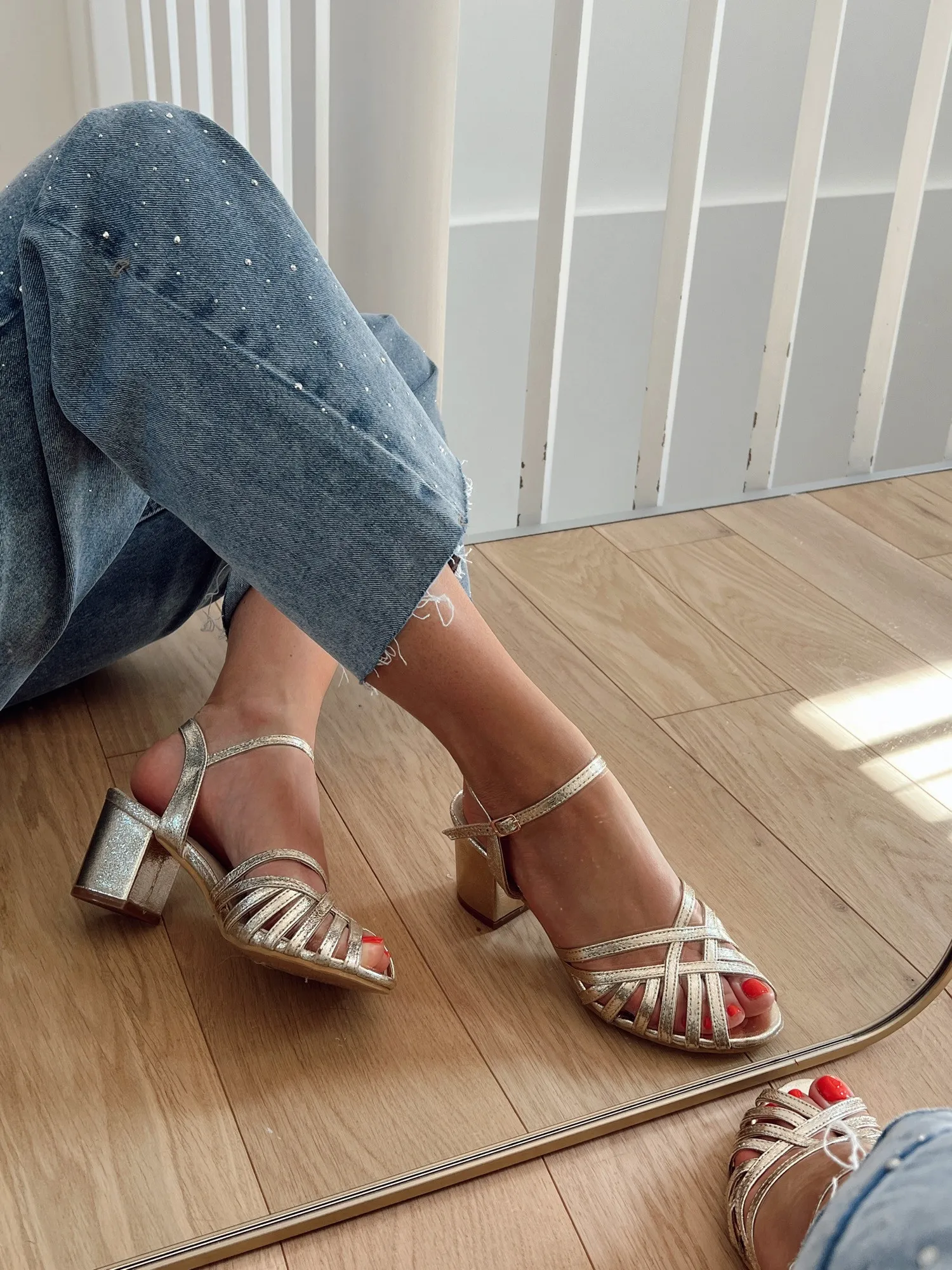 Sandales BLANCA À talons lanières croisées dorées